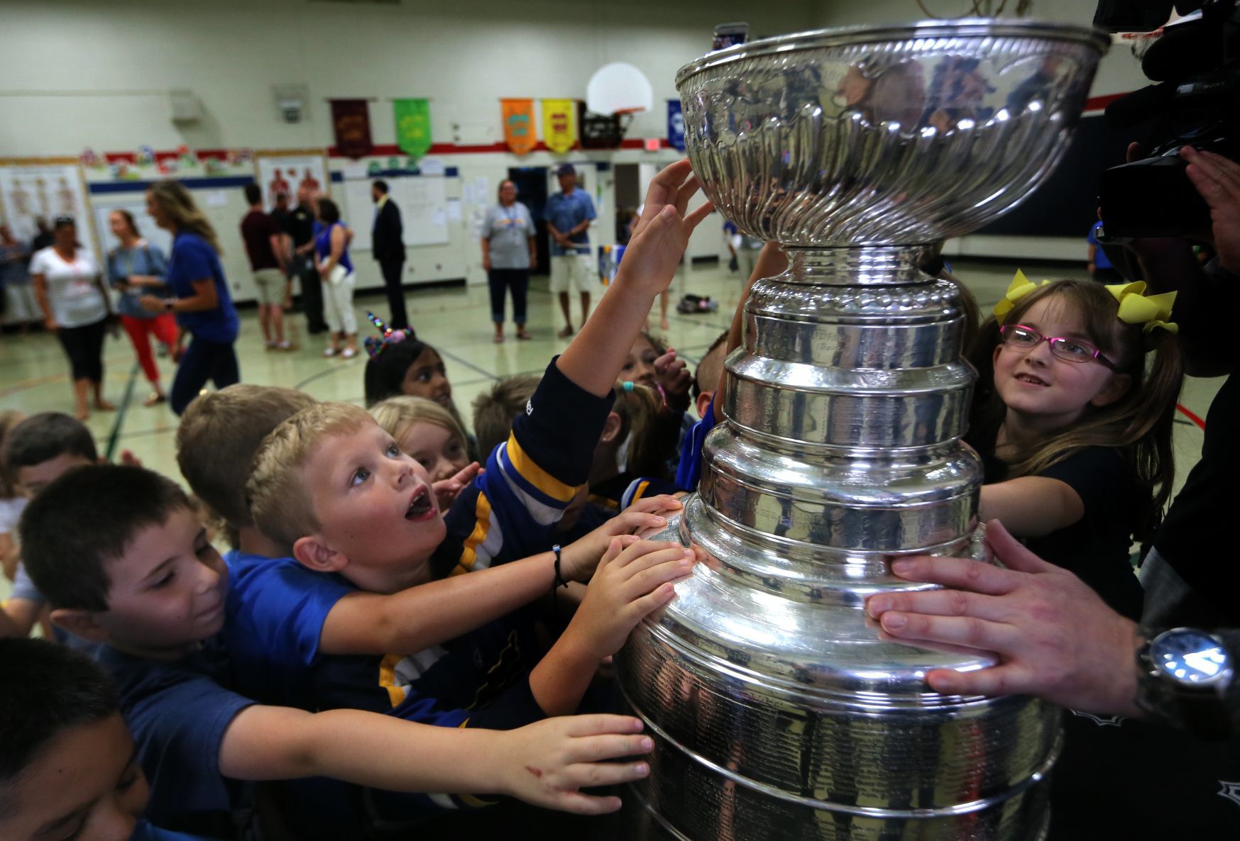 Stanley Cup visits Barretts Elementary